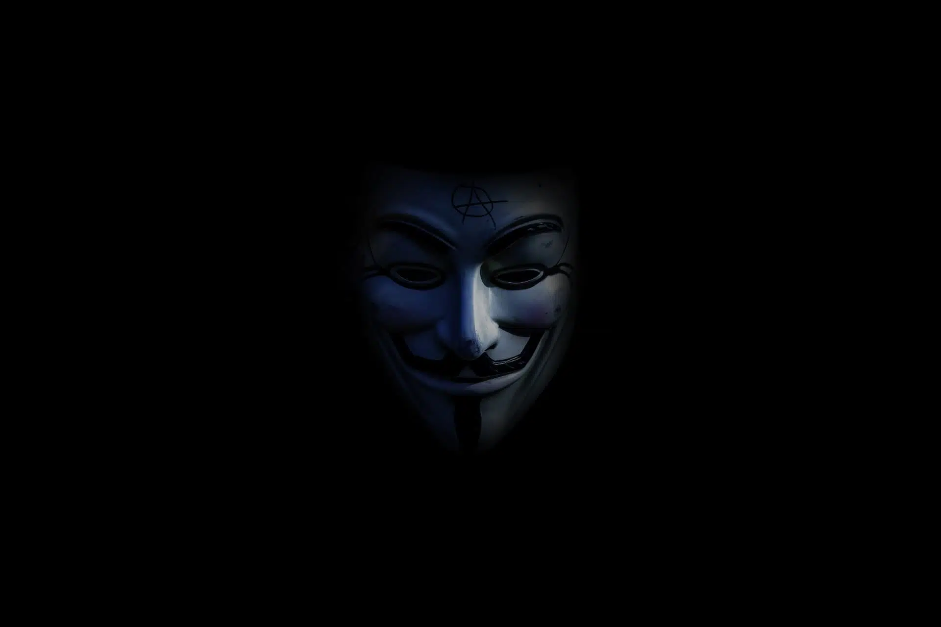 O cara coloca a foto do anonymous e se acha o hacker, mas não sabe